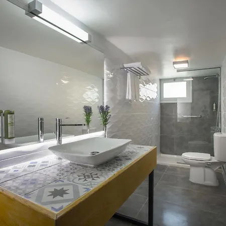 Petrou Bros Hotel *