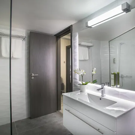 Petrou Bros Hotel *